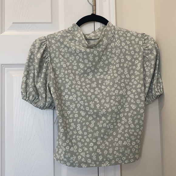 *NEW WITH TAGS* Ardene Mint Printed Ruffle Top - Picture 2 of 3